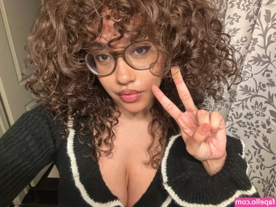 itsqueennovaa - Foot lover send $10 You're so lucky I'll let you worshiping My