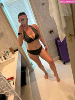 Rosalindxxx [ rosalindxxx-12 ] - TOMORROW I WILL BE DOING A NAUGHTY LIVE SHOW ON MY PAGE AT 9AM GMT