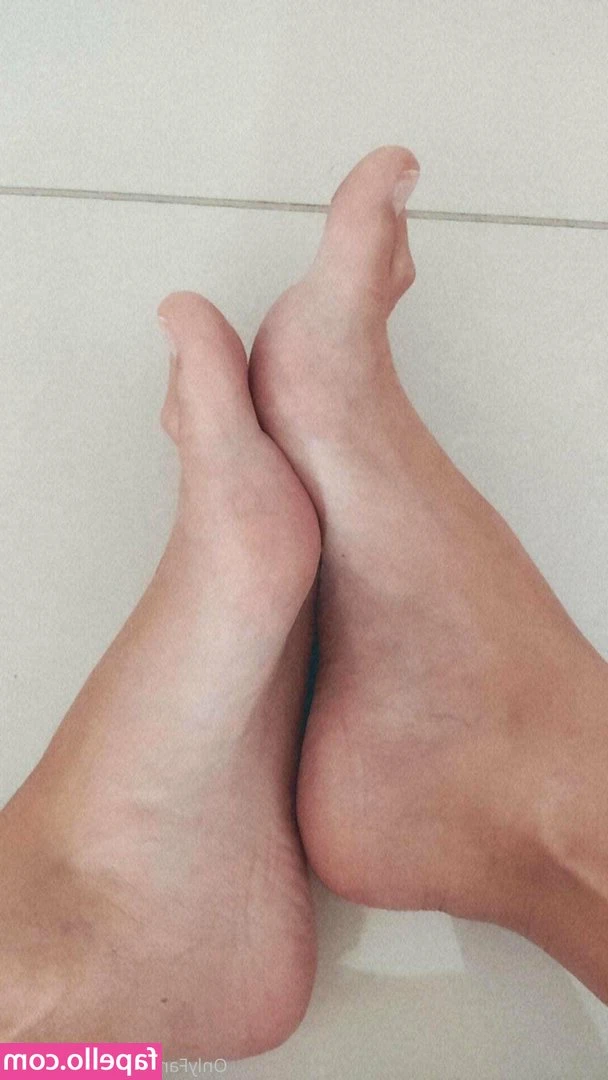 julie.bigfeet [ julie-bigfeet ] - Here’s my Chaturbate link!  https://chaturbate.com/thatsodagrl/