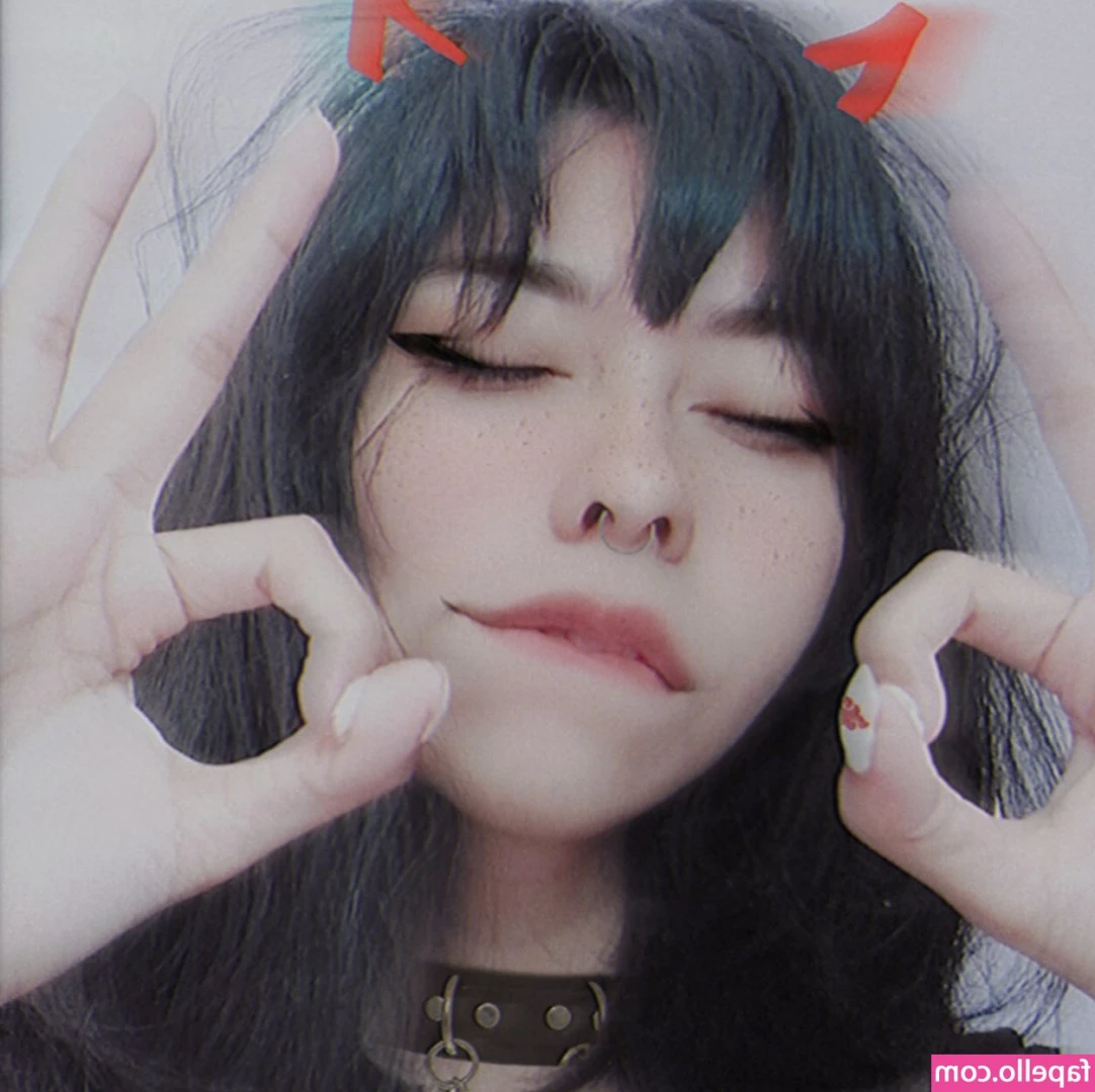 Lilywaifu - nature babe