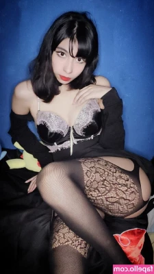Lilywaifu - New lingerie calls for new photos!