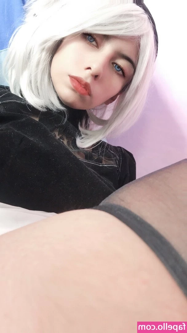 Lilywaifu - Who’s gonna eat me out? 😛