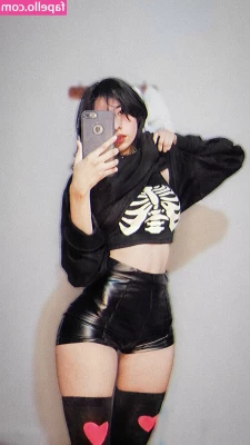 Lilywaifu - Something sure is beautiful and sexy about a pregnant   goddess of
