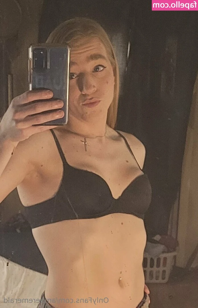 amberemerald - Lets make videocall 🥵💦DM ME 👀👀