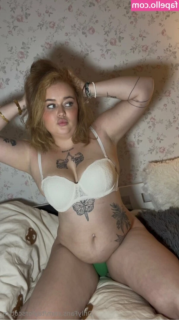 taylorscottm - Have you seen a naughty naked housewife passing here by?