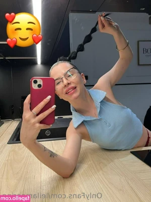 leilasunny - Imagine sniffing this when I sit on your face 😜