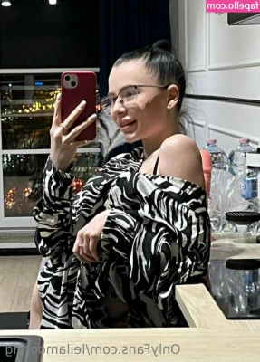 leilasunny - Even from behind I'm perfect