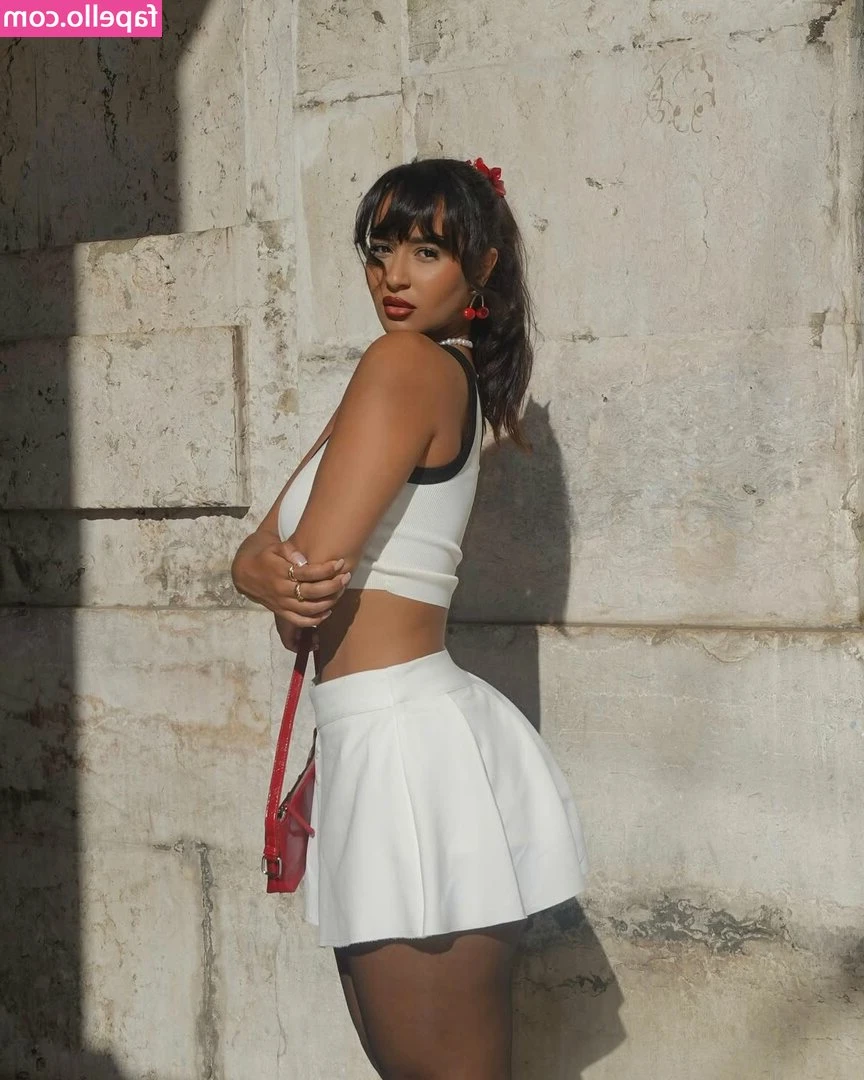 Carla Alison [ carla-alison ] - GOod morning my love!😘😍 Can you see my nipples through my