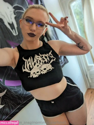 morrigans_masquerade [ morrigans-masquerade-1 ] - Throwback Thursday sexy JOI on my tits! Enjoy! Tip $5.01 to get the