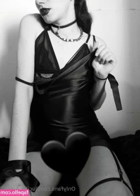 lucille_fuego [ lucille-fuego ] - Kiss my neck. Bite me. Pull my hair. Trace my spine. Hold me down.