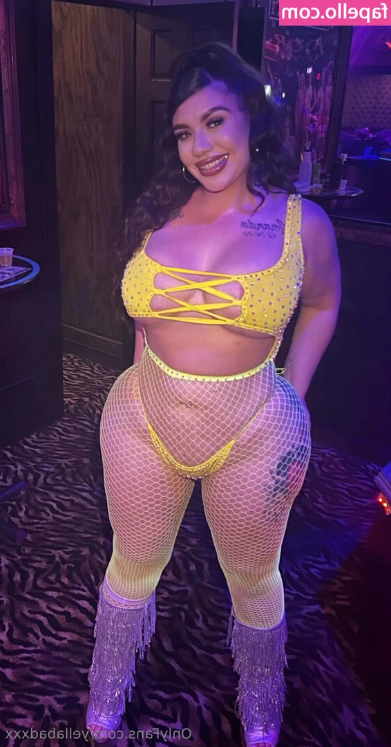 yellabadxxx - 🇺🇲 Baby?! Im waiting for u on my bed rubbing my pussy and i