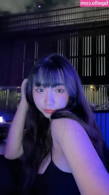 ___annann [ annann ] - POV you’re a cool bug I found  (these are Giantess photos if you