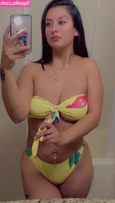 Queenallie7 - Do you like this view or the one behind me?