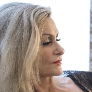Verônica Avluv