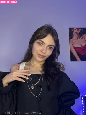 mila bloom [ mila-bloom ] - Lunes de tetas 😋🍈 a todos los que le den un tip a esta foto les