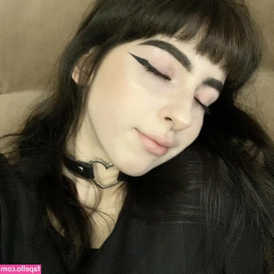 angrylittlekitty - What is your favorite fetish, babe? 😈