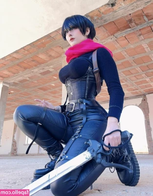 Nyukix - Festive, classy beauty 🥰 Sexy feet in pantihose 😉