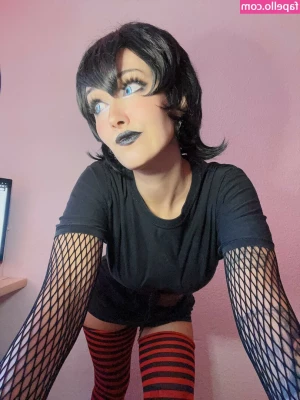 Nyukix - Hands aren t big enough  need some help