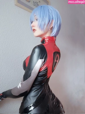 Nyukix - Morning rub and tiny fart on the t0ilet