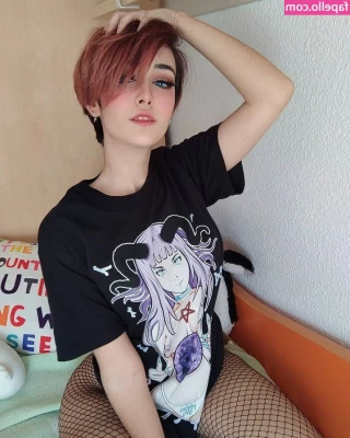 Nyukix - swipe for some ass