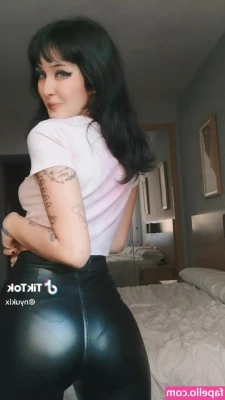 Nyukix - Heels as high as my standards