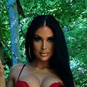 Yesenia Oz