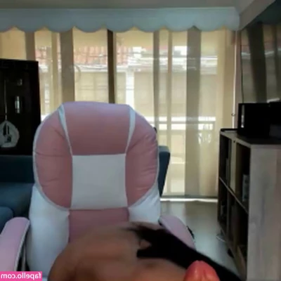 Noemibncz - Too big to hide