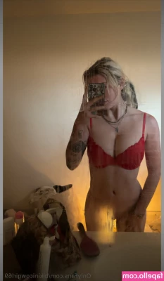 VIRAL - FEELING CUTE   XXX