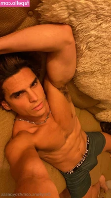troypesss [ troypesss-1 ] - Ahora puedo decir que tengo mi buena razón para q te acuestes en mi 