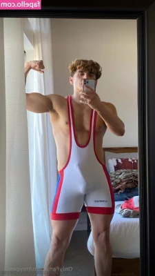 troypesss [ troypesss-1 ] - Hypnotising you with my tits.