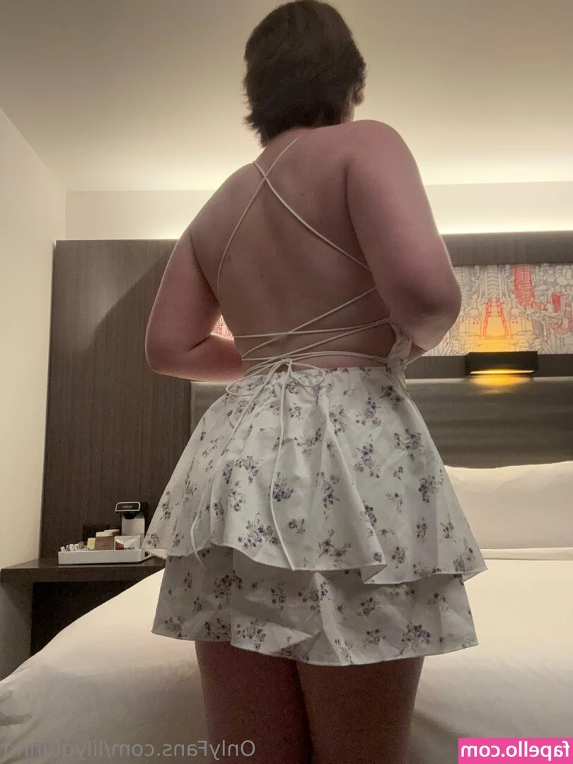 lilyquinnn - desperately need someone to eat my ass