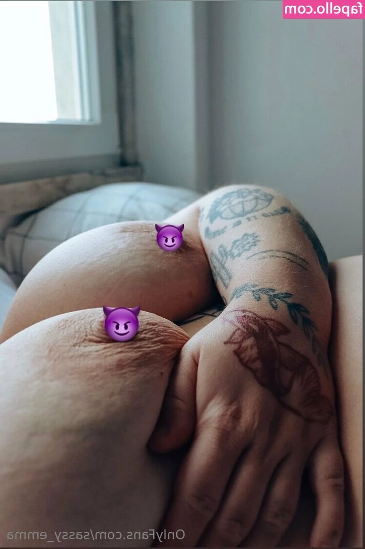 sassy_emma [ sassy-emma ] - I should have known not to fall asleep near Steffany