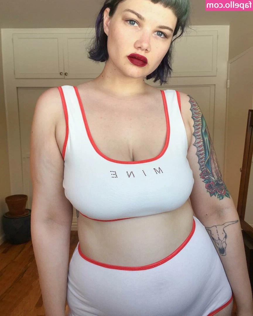 isabel_hendrix [ isabel-hendrix ] - Fresh out the shower coochie  feeling squeaky clean  and I m feeling