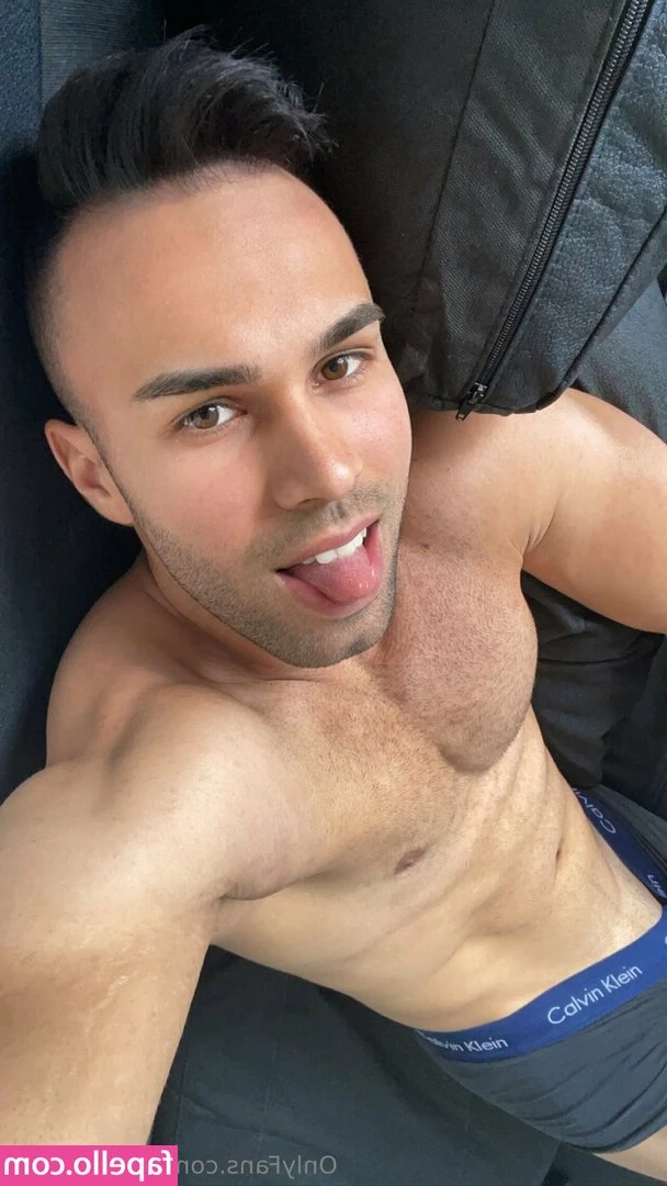 maxking094 - It’s so hard being beautiful, smart, sexy AND funny!!! Not to