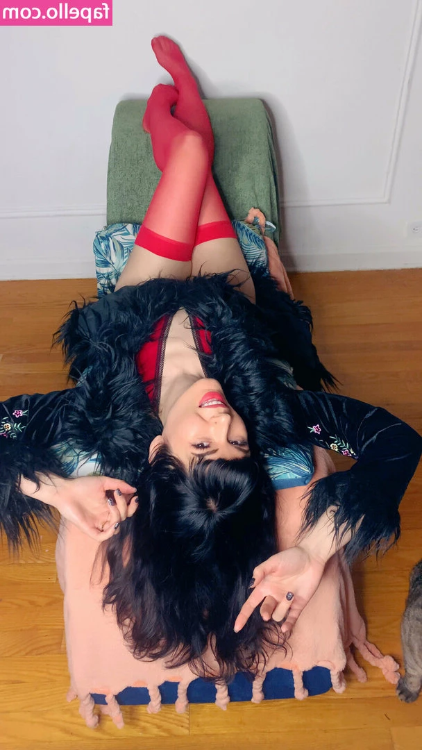 belleeclair - look at that big hard thobbing dick just waiting to cum in a tight