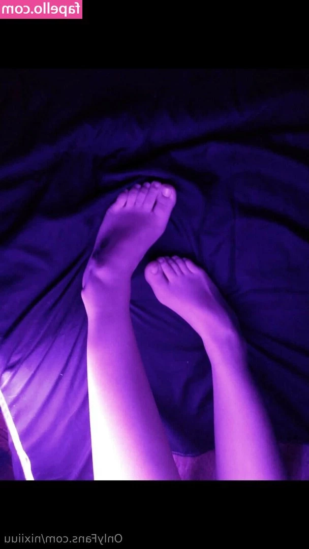 Nixiiu - Imagine this is your cock I m riding