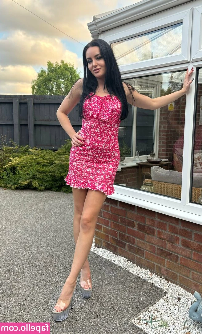 aliceallenoftv - Looks like this pussy needs a new toy   Help me get a new toy and you