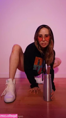 jackiehoff - Who wants to spank me