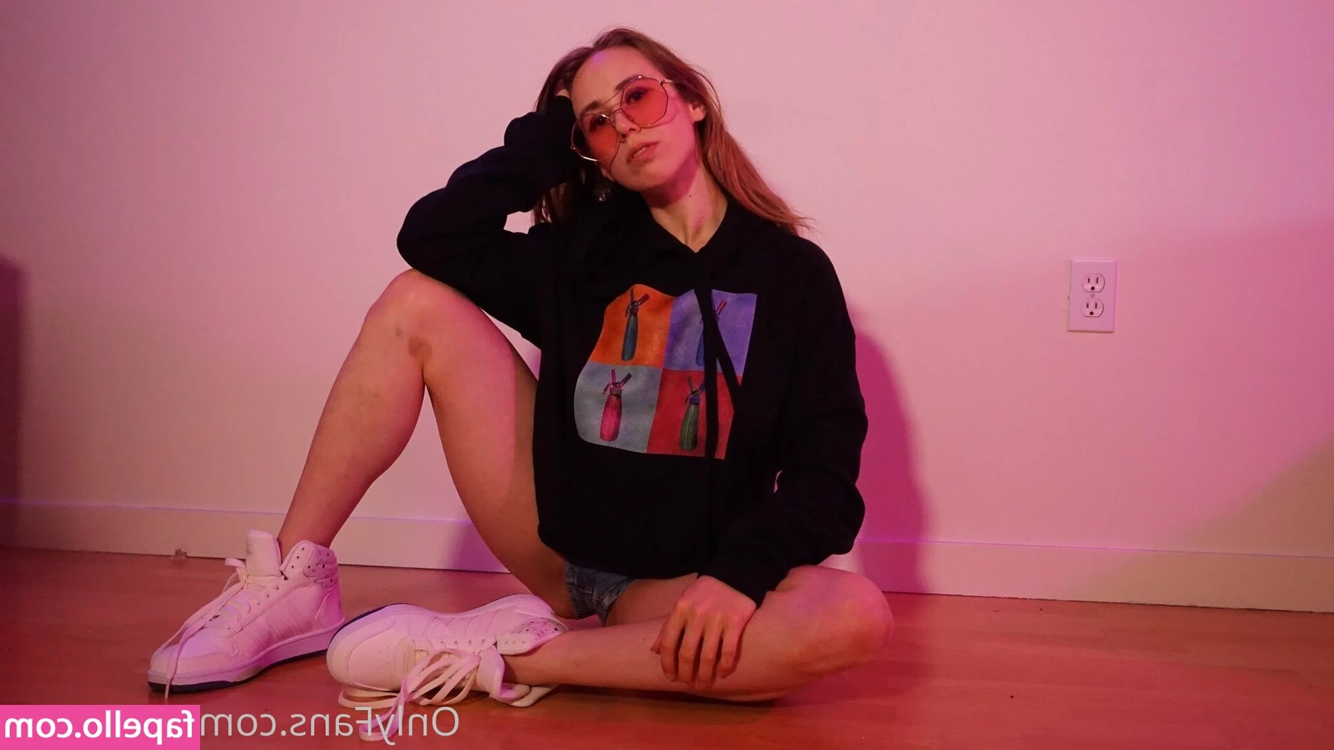 jackiehoff - need my tight wet pussy licked