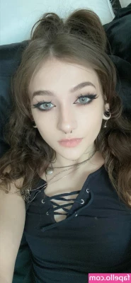prettyhostage - Serving my tits is your job, cuck