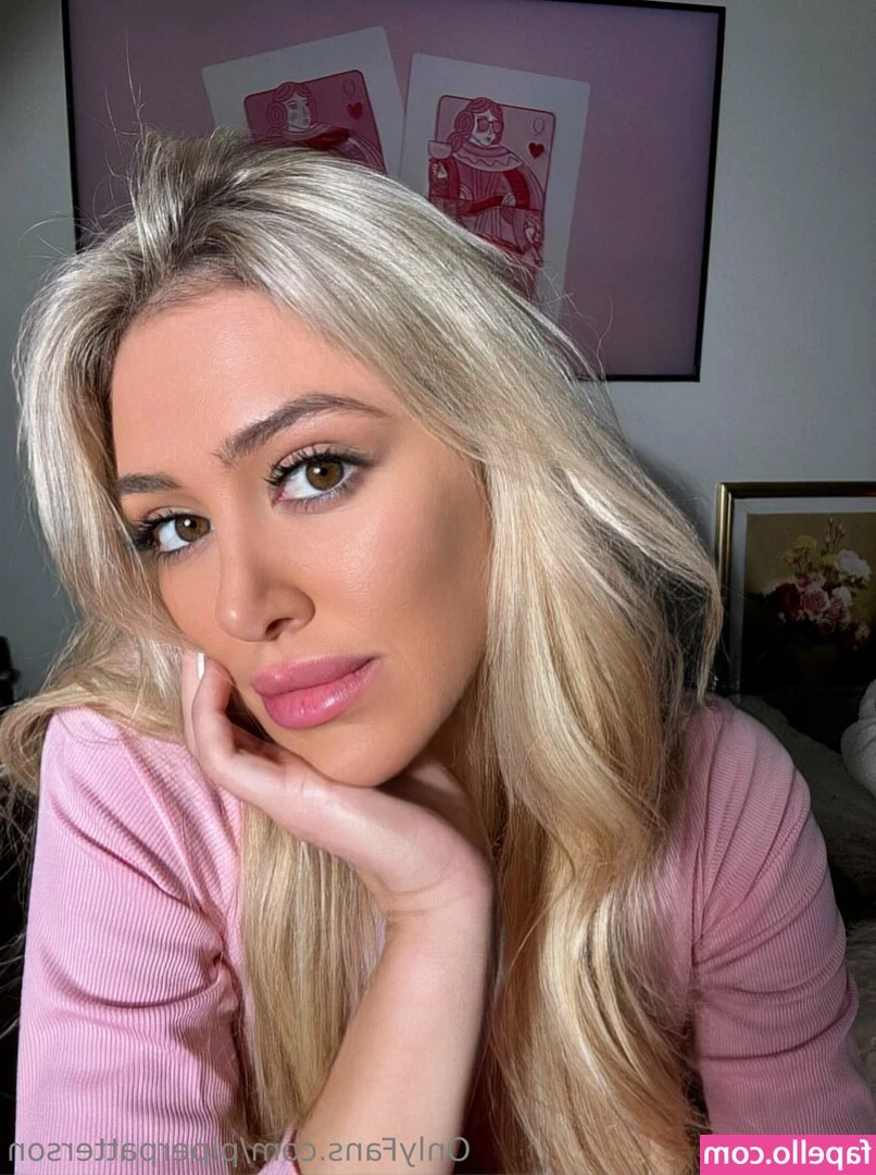 piperpatterson - Bent over my fingers deep inside me