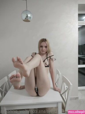 flov_princess [ flov-princess ] - Strip me slowly..