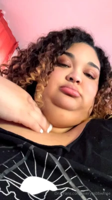 averyssbbwfree - Hope you all enjoy your weekend 💛