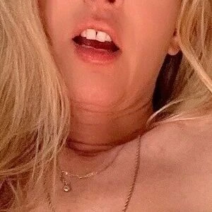 bustybootyblondefree