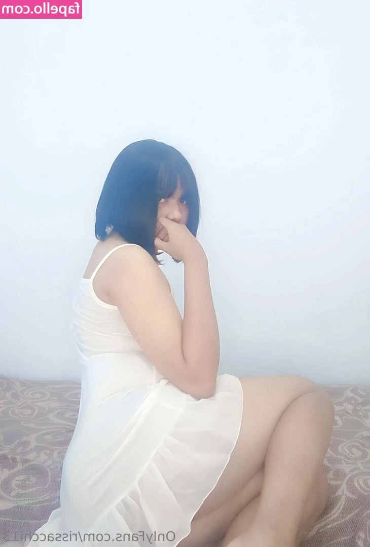 rissacchi13 - a lil secret I love streaming with no pants on 😌