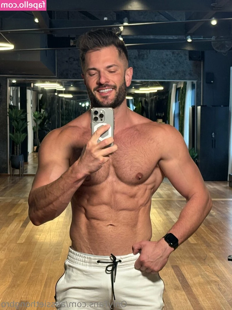 aussiethongbro - Dont tell Santa Ive been a naughty girl this year 😈 now come over