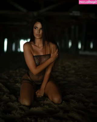 Ivana Knoll [ ivana-knoll ] - Bubbly