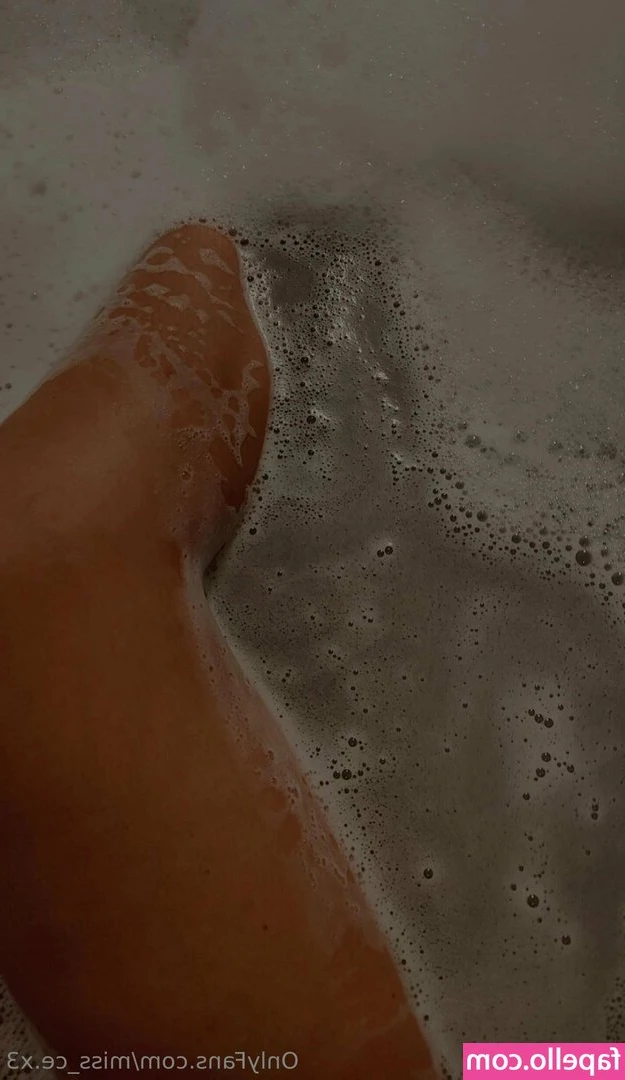 miss_ce.x3 [ miss-ce-x3 ] - Feeling extra Milfy right now.