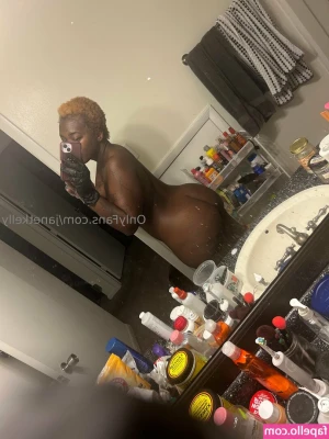 janetkelly - who want kiss?