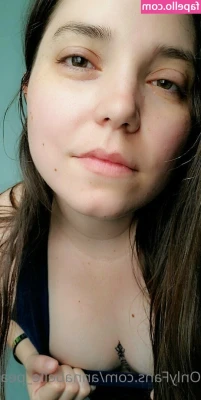 Annabelle Peach [ annabelle-peach-3 ] - Straight out of the shower for some morning stretches